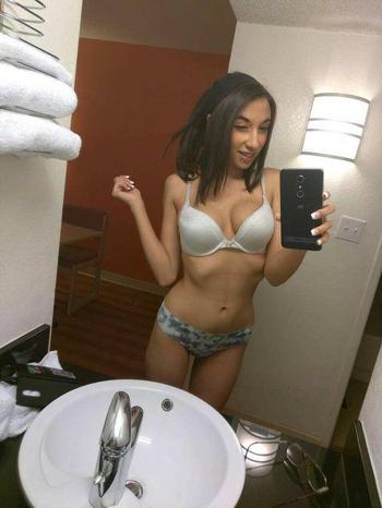 , 21  female escort, Los Angeles