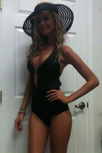 , 23  female escort, Los Angeles