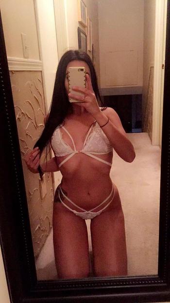 , 21  female escort, Los Angeles