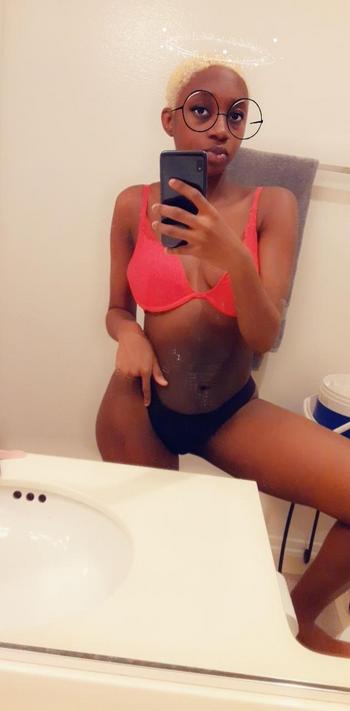 Modaka, 22 African American female escort, Losangeles