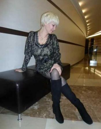 Viola , 45  female escort, Los Angeles