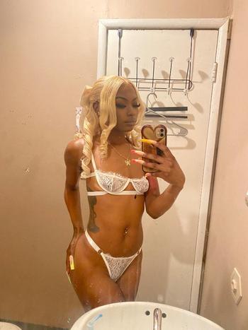 Sashaa, 23  female escort, Los Angeles